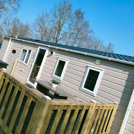 Bj Chalets - De Rug 1 - Vakantiepark Lauwersoog - Luxe Chalet Met Vaatwasser! Vroege Incheck! Bagian luar foto