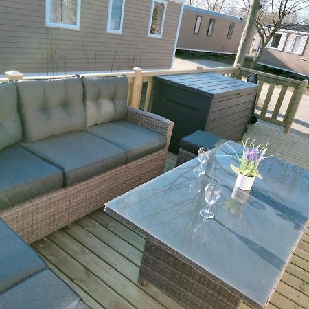 Bj Chalets - De Rug 1 - Vakantiepark Lauwersoog - Luxe Chalet Met Vaatwasser! Vroege Incheck! Bagian luar foto