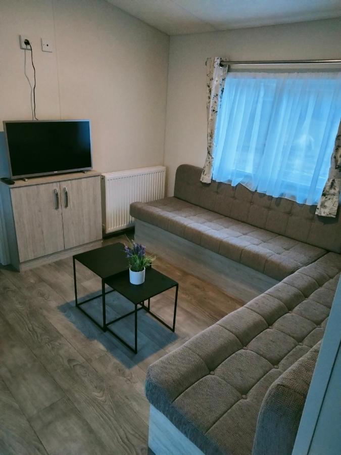 Bj Chalets - De Rug 1 - Vakantiepark Lauwersoog - Luxe Chalet Met Vaatwasser! Vroege Incheck! Bagian luar foto
