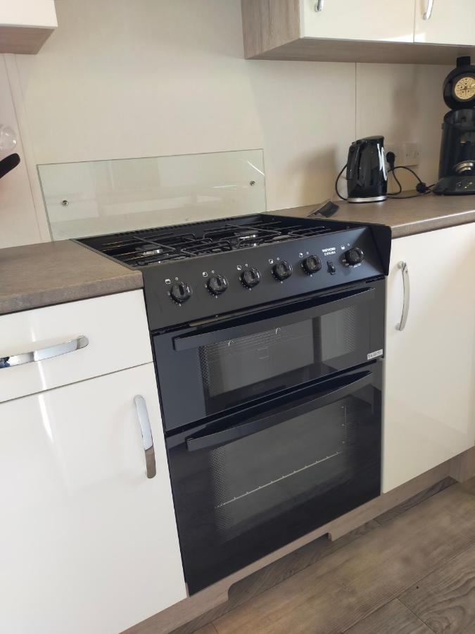 Bj Chalets - De Rug 1 - Vakantiepark Lauwersoog - Luxe Chalet Met Vaatwasser! Vroege Incheck! Bagian luar foto