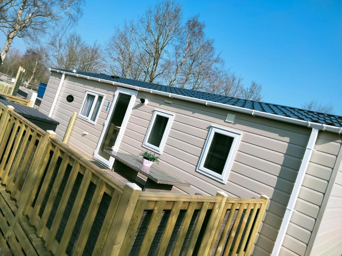 Bj Chalets - De Rug 1 - Vakantiepark Lauwersoog - Luxe Chalet Met Vaatwasser! Vroege Incheck! Bagian luar foto