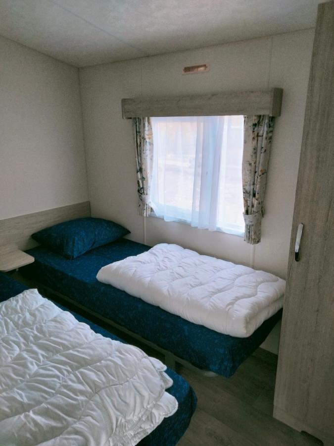 Bj Chalets - De Rug 1 - Vakantiepark Lauwersoog - Luxe Chalet Met Vaatwasser! Vroege Incheck! Bagian luar foto