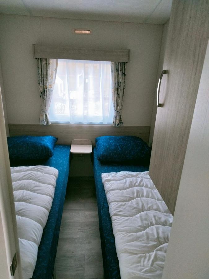 Bj Chalets - De Rug 1 - Vakantiepark Lauwersoog - Luxe Chalet Met Vaatwasser! Vroege Incheck! Bagian luar foto